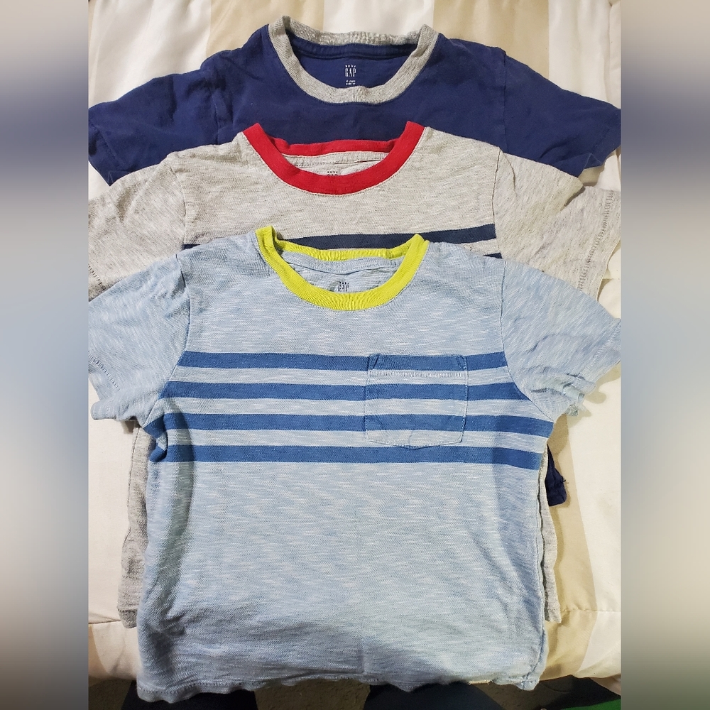 3 baby gap tee shirts